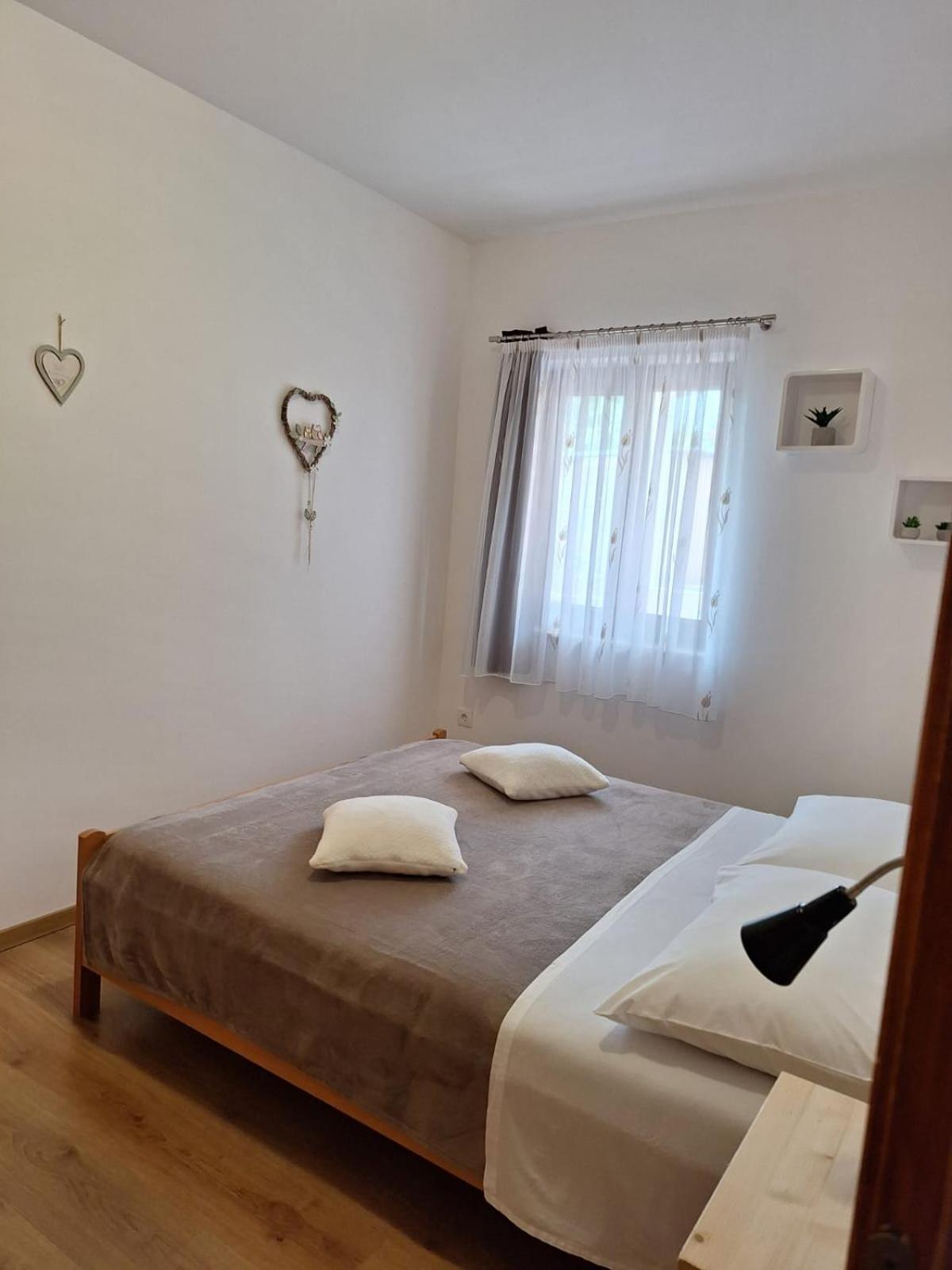 Ferienwohnung Apartman Paola Malinska Exterior foto
