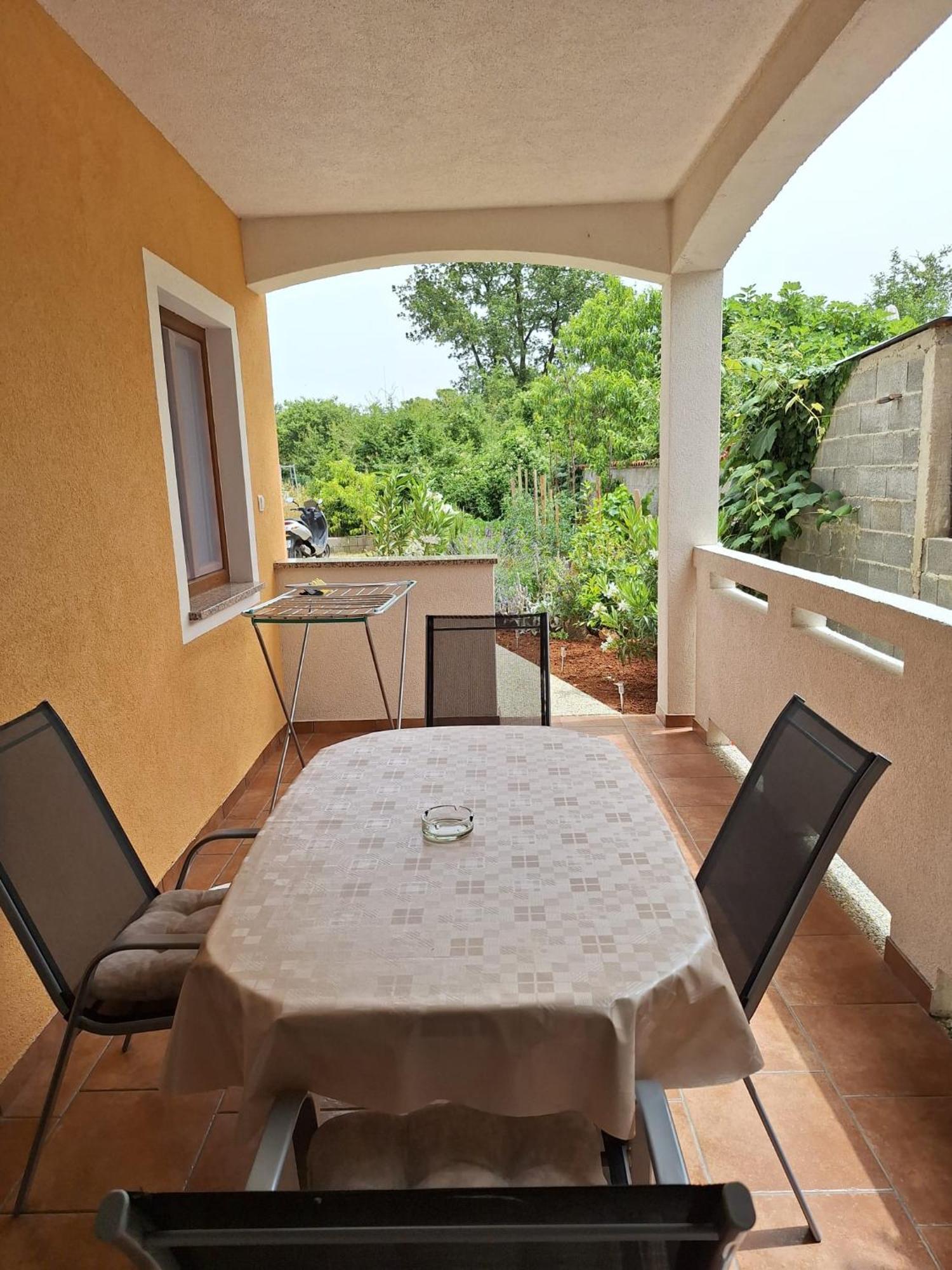 Ferienwohnung Apartman Paola Malinska Exterior foto